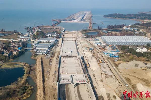 “三重六層”防水施工方案，確保國(guó)內(nèi)在建Z長(zhǎng)湖底隧道滴水不漏